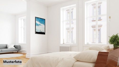 Modernisiertes Einfamilienhaus mit Garage und Nebengebäuden